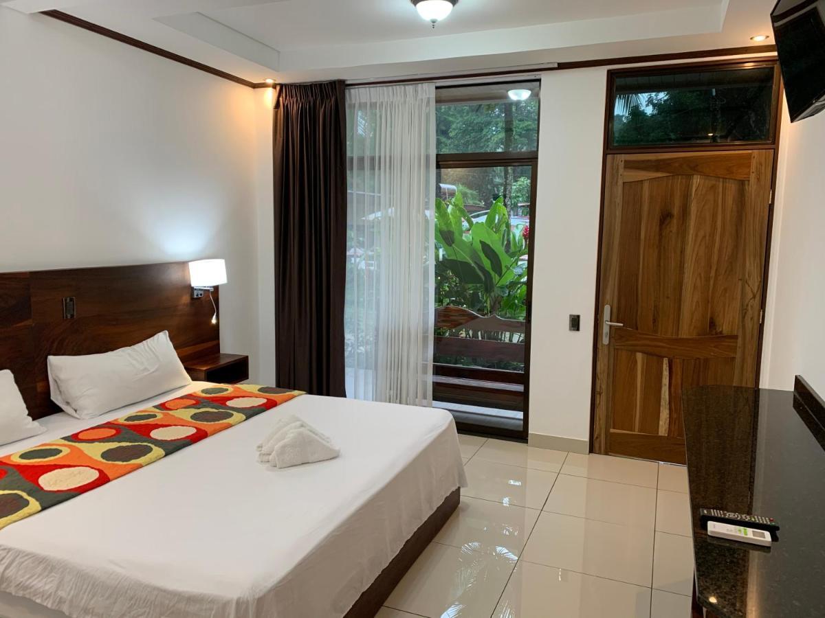 Hotel Manuel Antonio Park Bagian luar foto